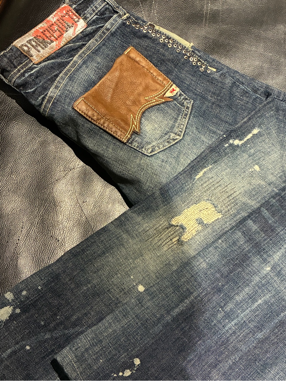 Extremely rare parasuco Straight Blue Jeans with Brown leather Pocket Patch